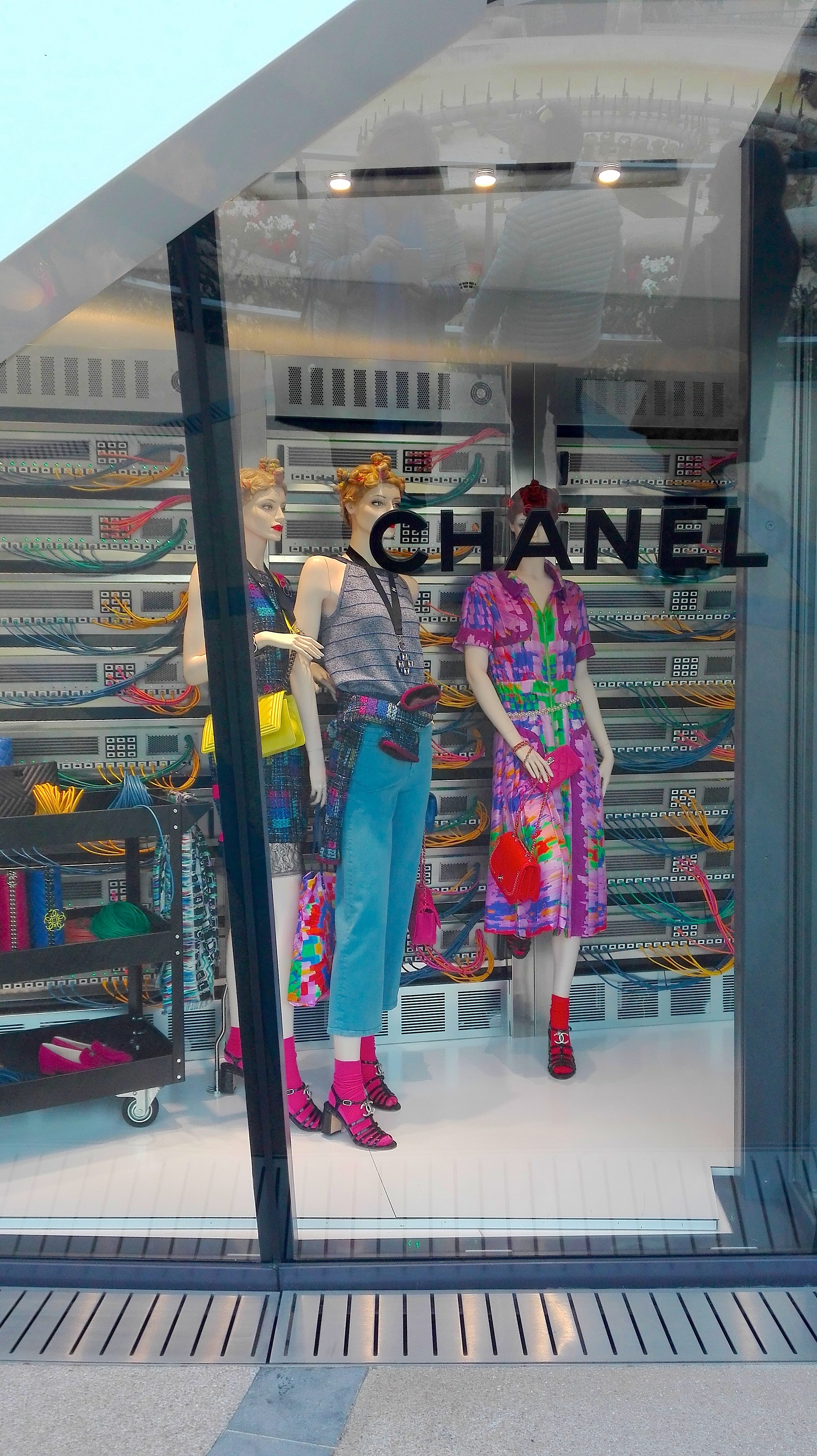 Le vetrine della Boutique Chanel sulla piazza del Casinò di Monte Carlo.