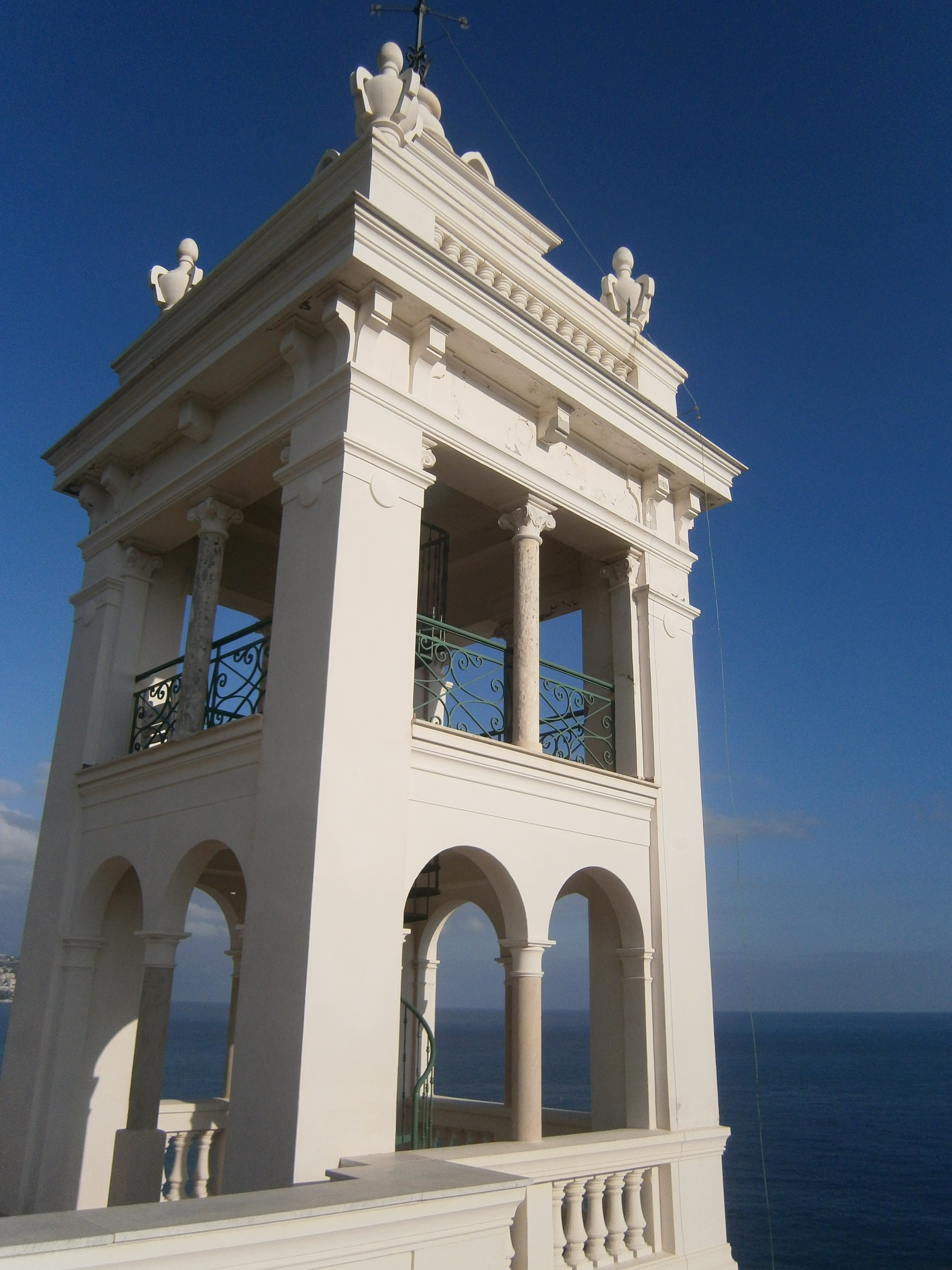 La torretta di Villa Garnier a Bordighera, realizzata dal grande Charles Garnier, progettista dell'Opera di Parigi e di Monte Carlo