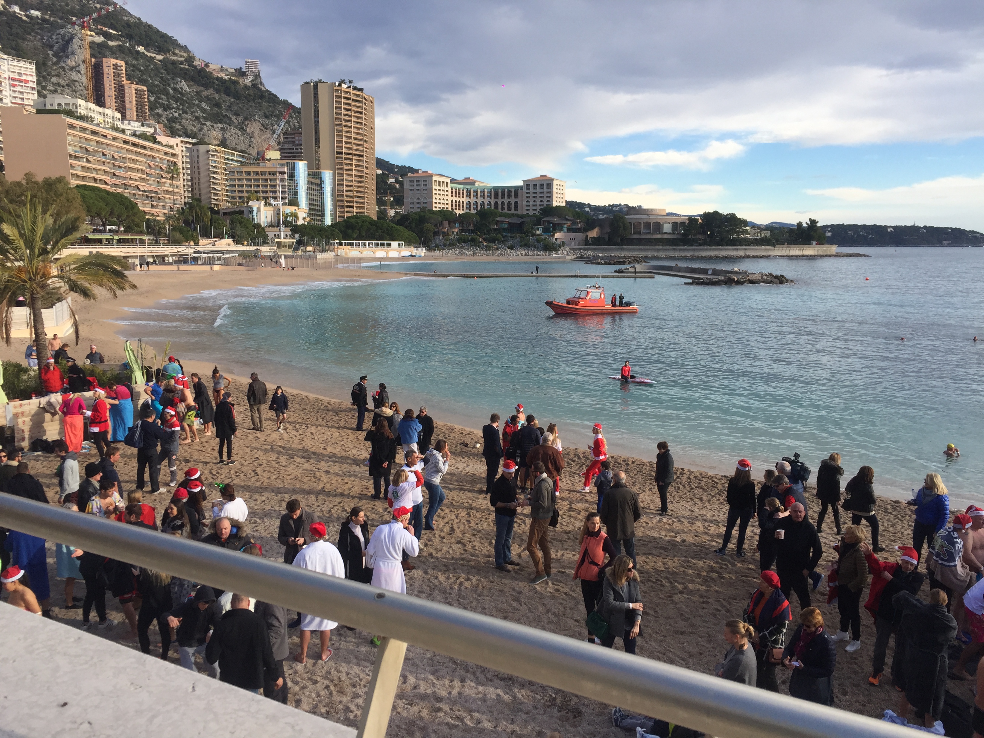 Il Bagno Di Natale del 2017 a Monte Carlo a favore dei bambini meno fortunati.
