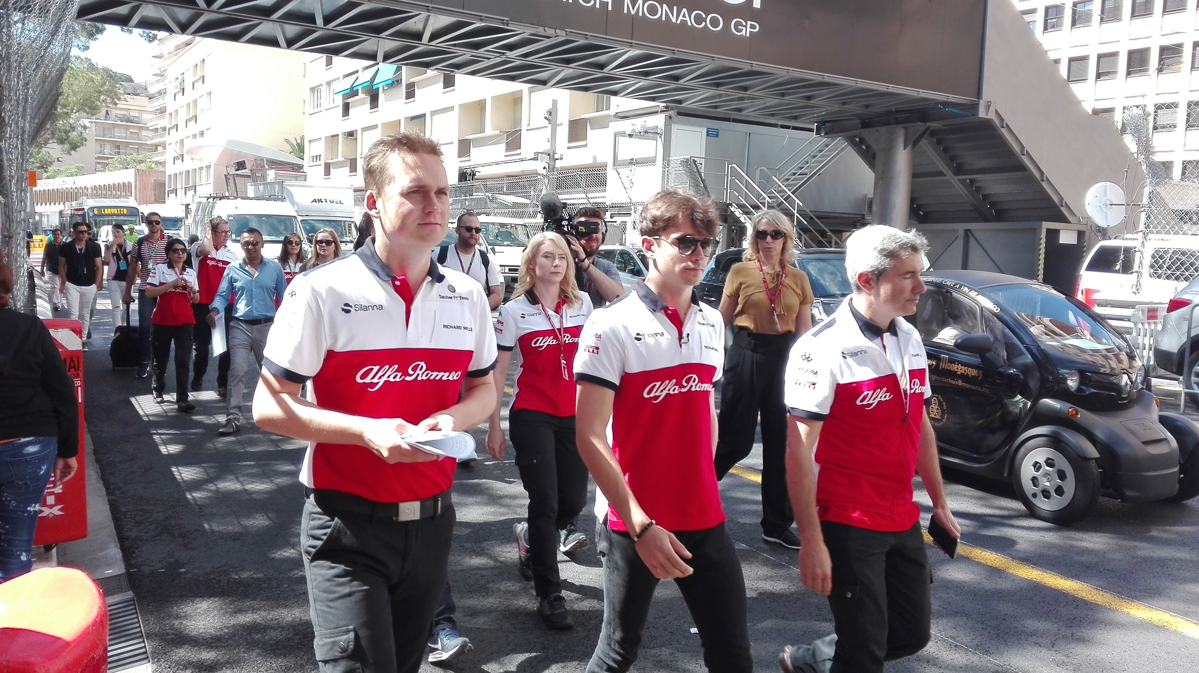 Charles Leclerc con il team Alfa-Romeo Sauber nei pressi del Porto di Monaco la vigilia del Gran Premio di F1 Ft©arvalens