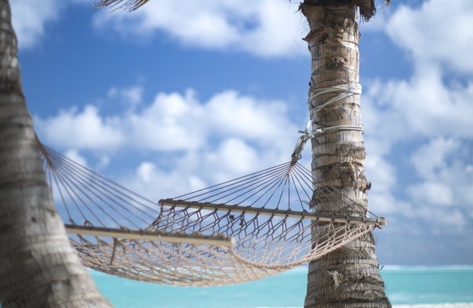 Stress da Rientro dalle Vacanze: Ma nella Riviera ed in Costa Azzurra l' "Estate" Non è Ancora Finita, Ft. Mohamed Ajufaan