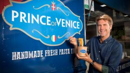 Monte Carlo: La Cucina Italiana nel Mondo Celebra la Pasta Versione Street Food di Emanuele Filiberto di Savoia