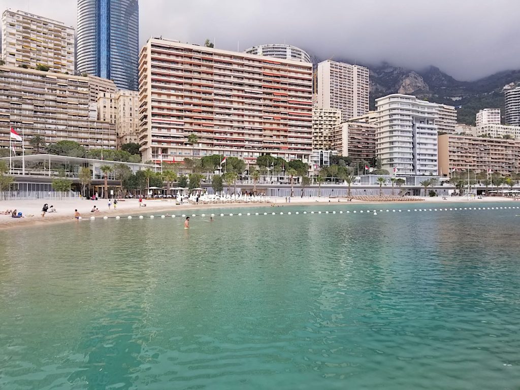 Piace la Nuova Spiaggia del Larvotto, Inaugurata dal Principe Alberto alla Presenza di Renzo Piano.