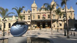 Le Monete nelle Fontane della Piazza del Casinò di Monte Carlo Destinate all'Associazione per Combattere l'Aids di Stéphanie di Monaco 