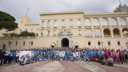 140 Bambini nella Piazza del Palazzo del Principe per il Cambio della Guardia