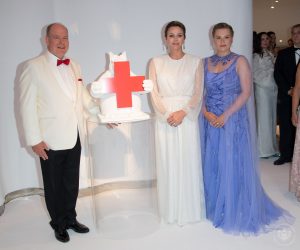 Gala della Croce Rossa Monegasca, Beneficenza e Mondanità alla Presenza dei Principi Alberto e Charlene